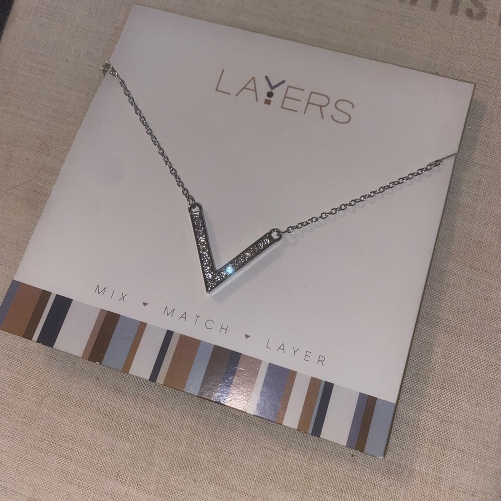 BRAND NEW - LAYERS NECKLACE-SILVER NARROW ''V''
